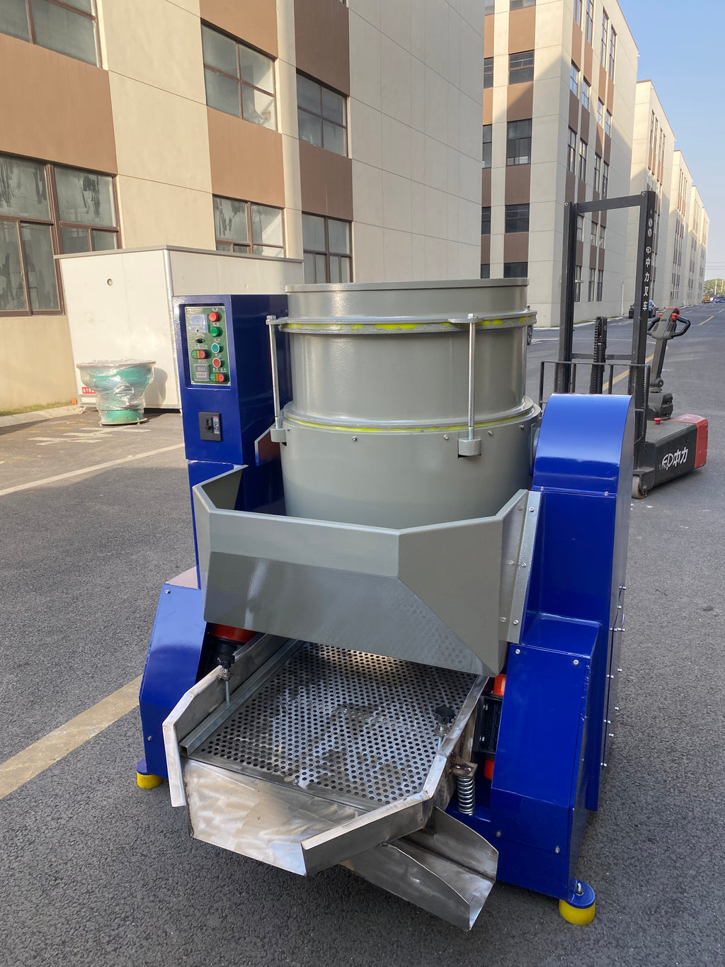 Automatic Centrifugal Disk Finisher with Separating Screen