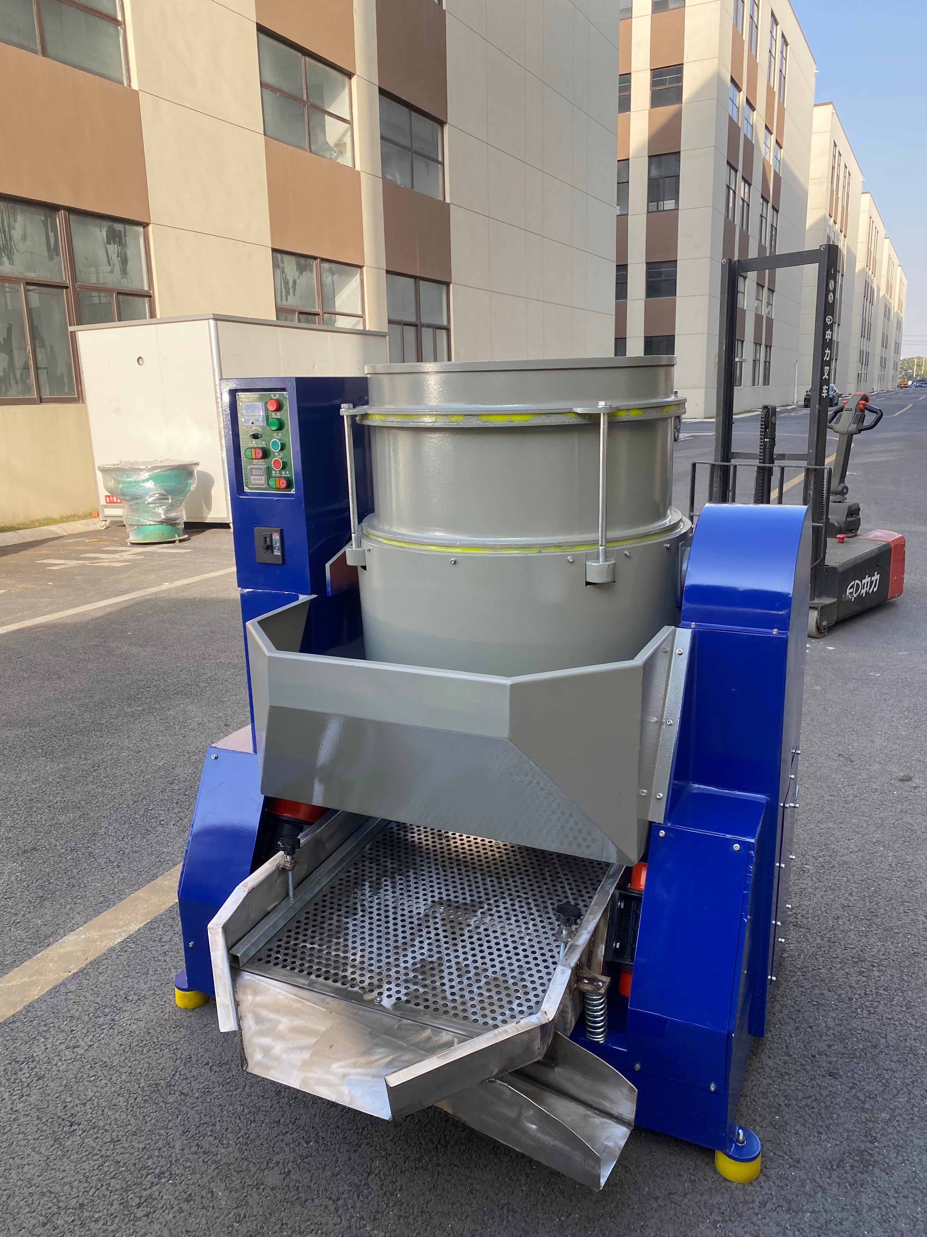 Automatic Centrifugal Disk Finisher with Separating Screen